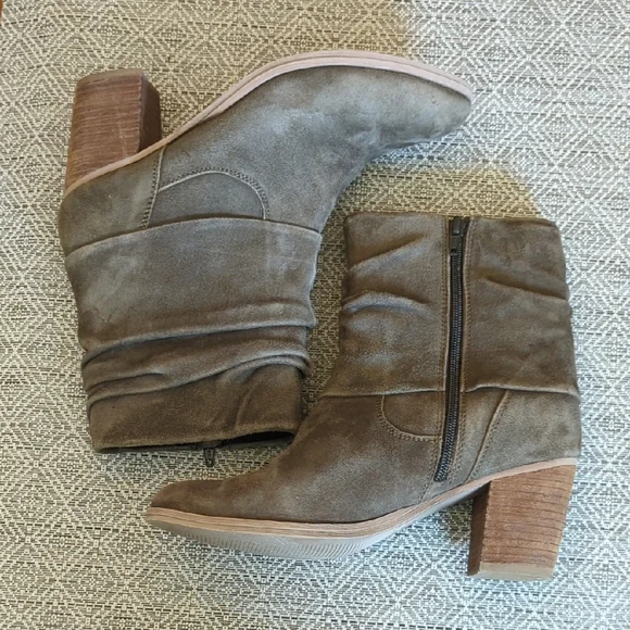 Women's Suede Slouch Ankle Boots - Olive Green - Picture 3 of 4